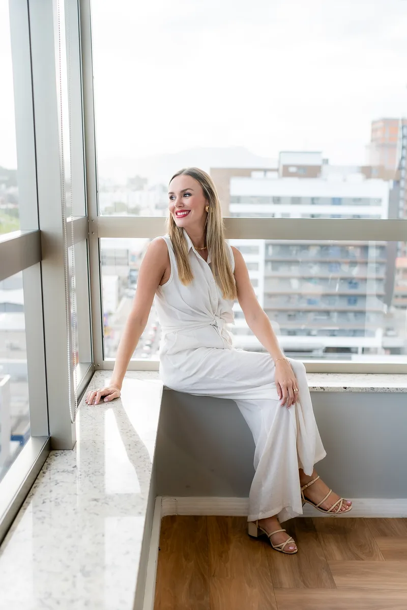 Dra. Larissa Zunino - Pós-Graduação em Estética Avançada